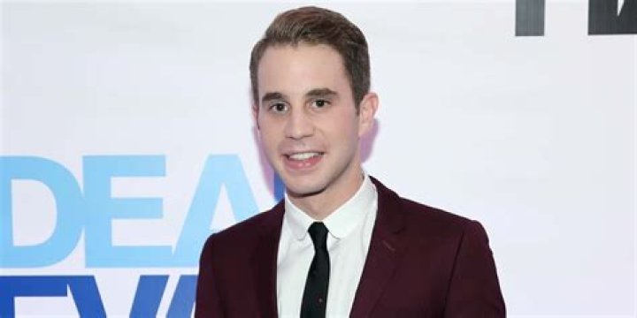 
Actor Ben Platt from “Pitch Perfect” Wiki: Gay, Height, Girlfriend or Boyfriend, Dating, Net Worth 