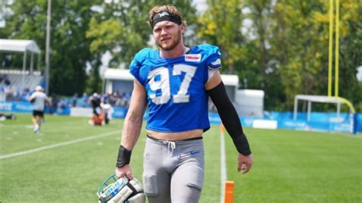 
Aiden Hutchinson Height, Weight, Net Worth, Age, Birthday, Wikipedia, Who, Nationality, Biography 