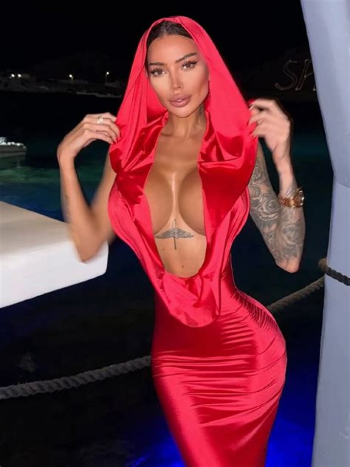 
Alena Omovych Height, Weight, Net Worth, Age, Birthday, Wikipedia, Who, Nationality, Biography 