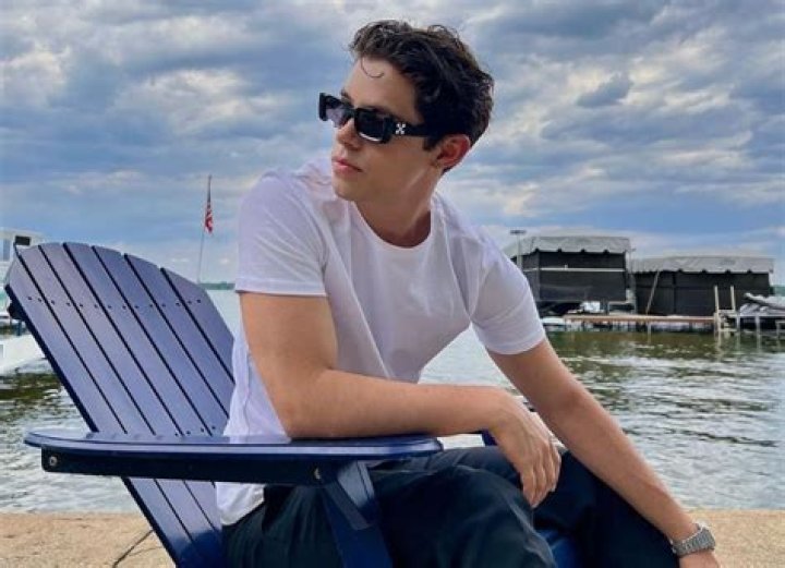 
Alex Hoyer Height, Weight, Net Worth, Age, Birthday, Wikipedia, Who, Instagram, Biography 