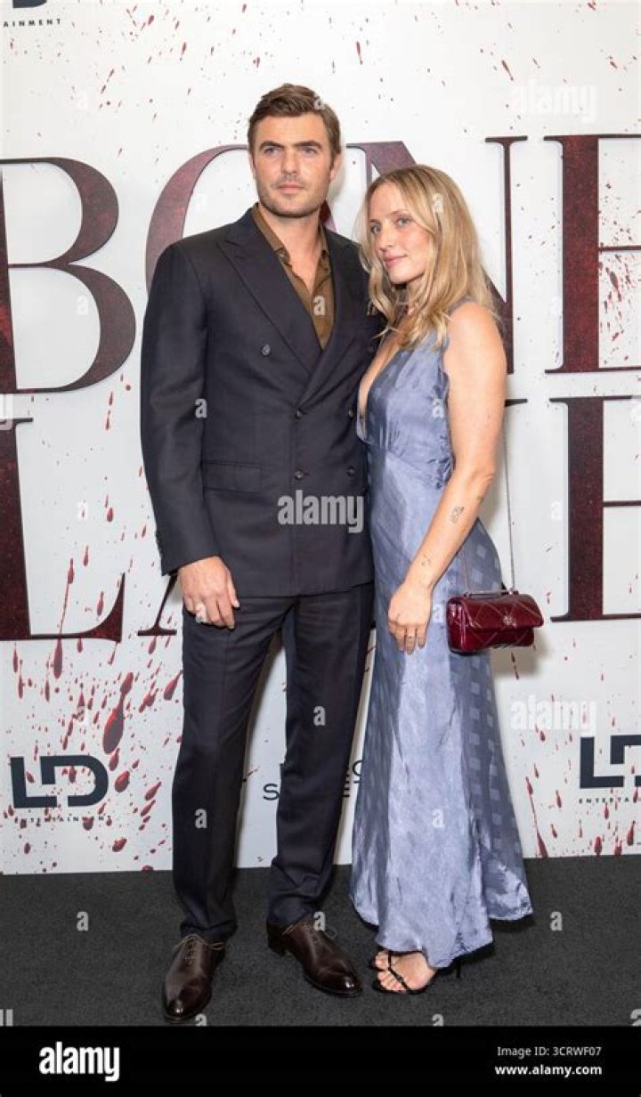 Alex Roe is not Married to Wife. Dating Girlfriend: Monica Noonan