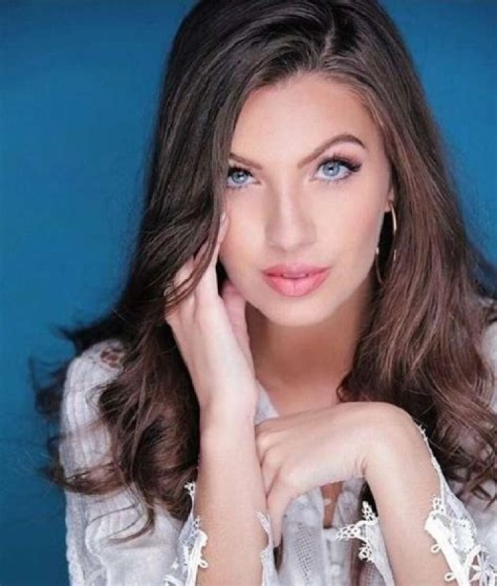 Angela Amezcua Height, Weight, Net Worth, Age, Birthday, Wikipedia, Who, Nationality, Biography