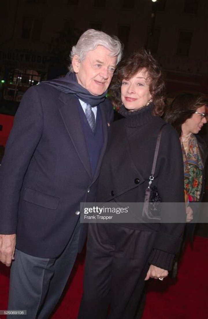 
Anna Holbrook And Her Husband Bruce Holbrook Were High School Sweethearts 