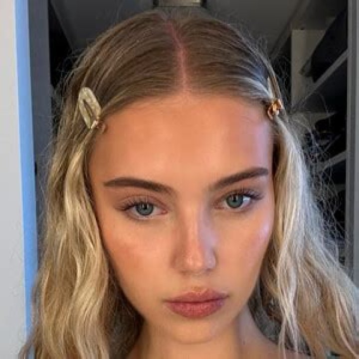 
Annie Schroeter Height, Weight, Net Worth, Age, Birthday, Wikipedia, Who, Instagram, Biography 