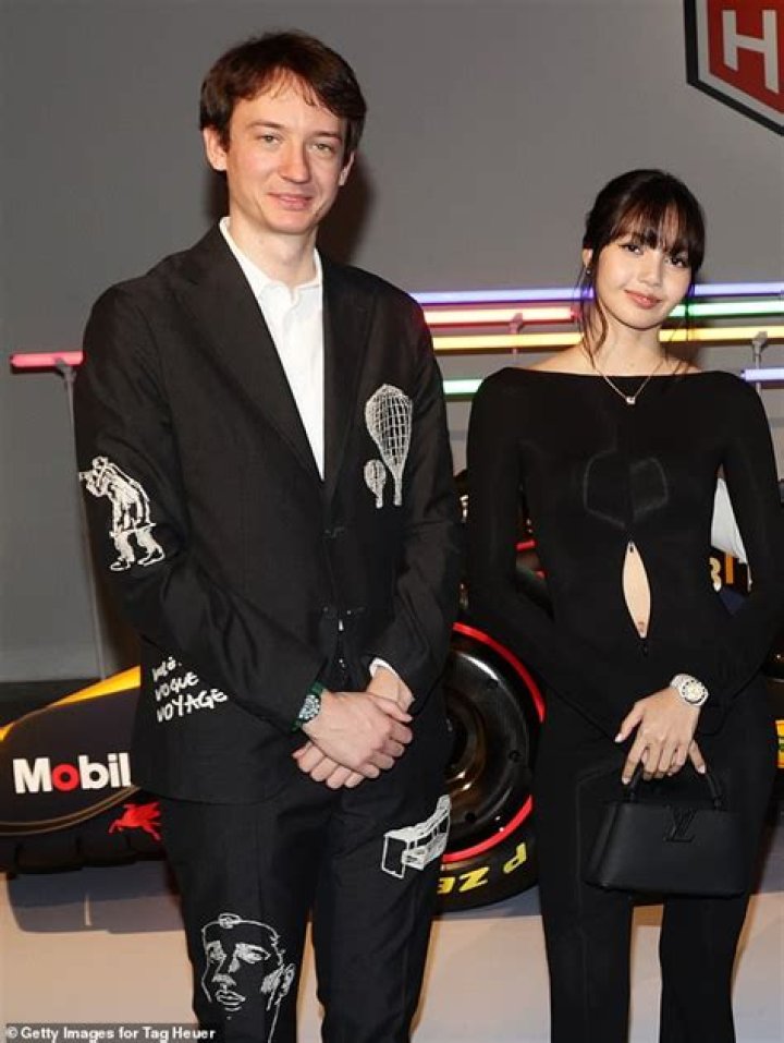 
Arnaut Danjuma Girlfriend: Arnaut Danjuma Dating To Whom ? 