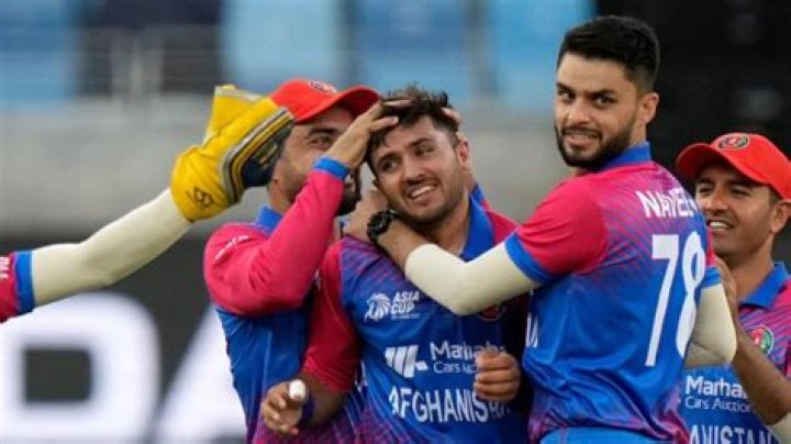 
Asia Cup 2022: Naseem Shah hit last-over sixes with a bat borrowed from Hasnain 