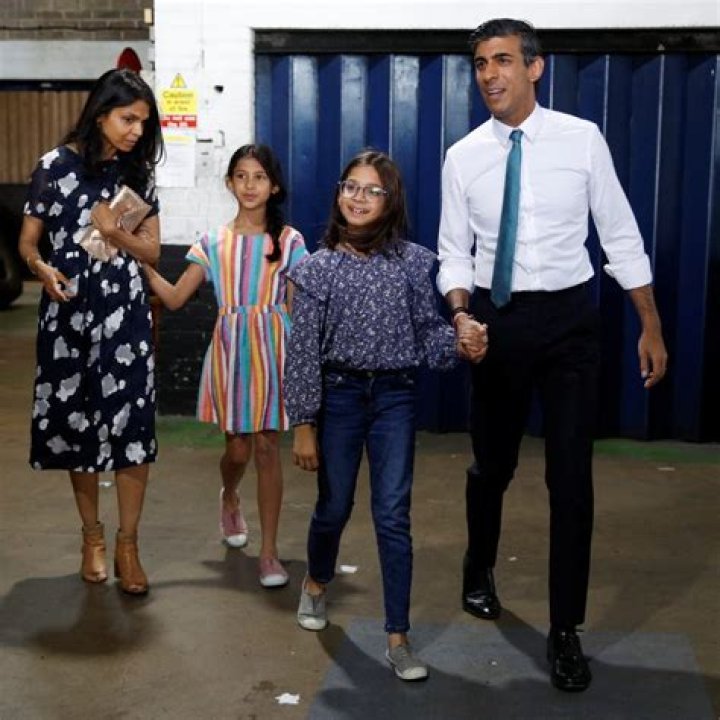 
Aziz Ansari’s Bio: Wife, Net Worth, Brother, Marriage, Parents, New Girlfriend, Baby 