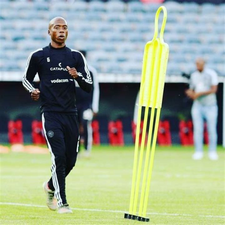 
Ben Motshwari Height, Weight, Net Worth, Age, Birthday, Wikipedia, Who, Nationality, Biography 