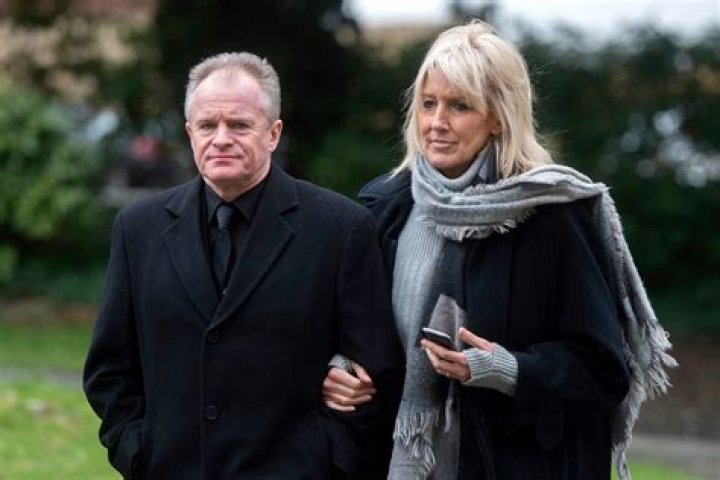 
Bobby Davro Partner Vicky Wright Death Cause Children And Net Worth 