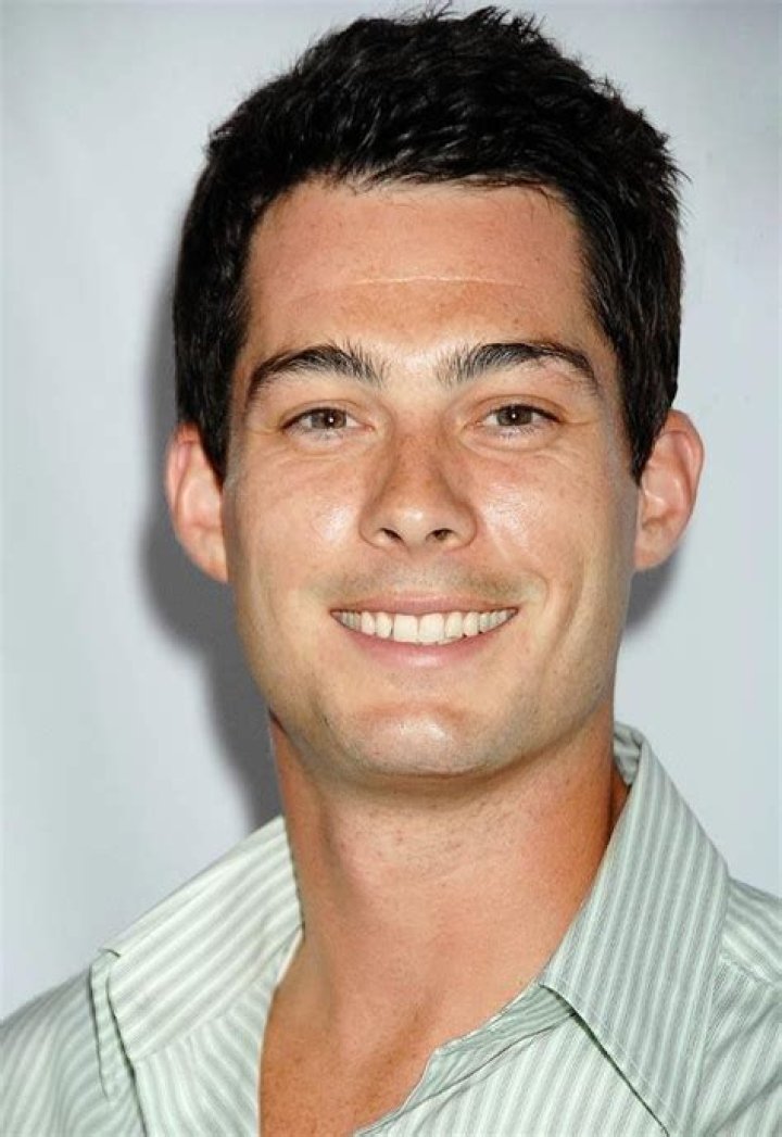 Brian Hallisay Height, Weight, Net Worth, Age, Birthday, Wikipedia, Who, Nationality, Biography