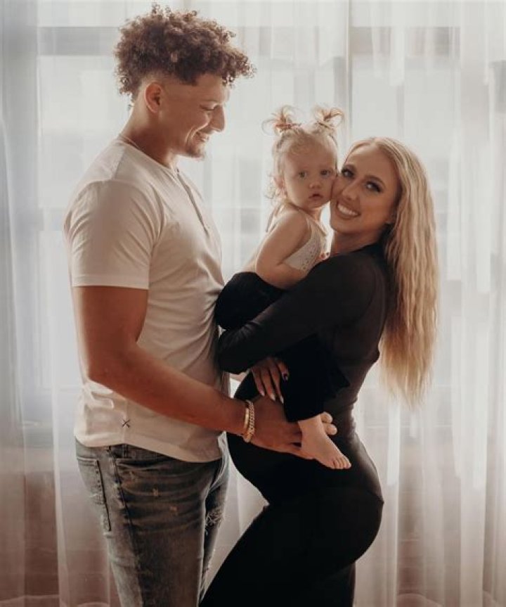 
Brittany Mahomes Poses with Daughter in Sweet Baby Bump Shoot: ‘Your Girls Are Ready For You’ 