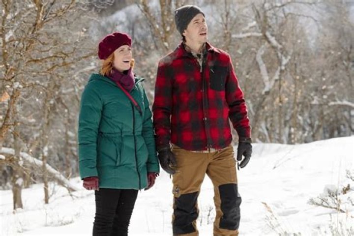 Brittany Snow and Justin Long Charm in Hilarious ‘Christmas with the Campbells’ Trailer