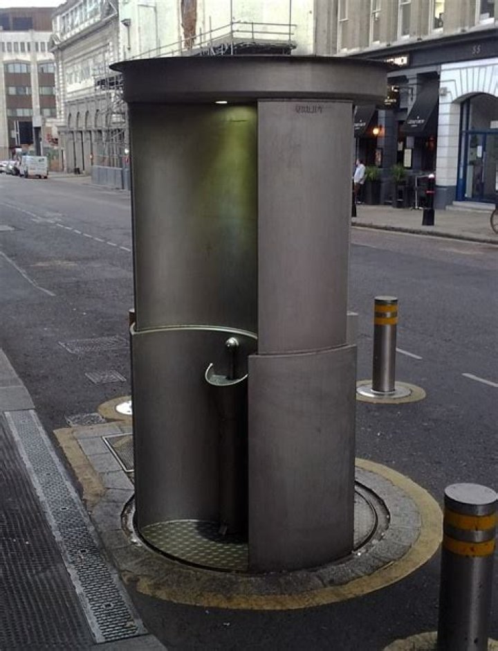 
Central London Telescoping Urinal Kills Man Who Fell in It 