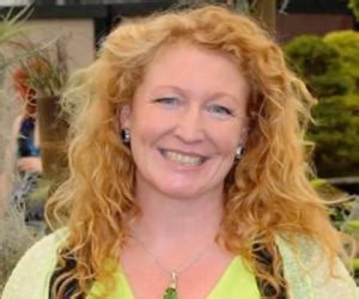 
Charlie Dimmock Height, Weight, Net Worth, Age, Birthday, Wikipedia, Who, Instagram, Biography 