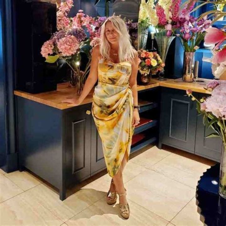 
Charlie Hedges Height, Weight, Net Worth, Age, Birthday, Wikipedia, Who, Nationality, Biography 