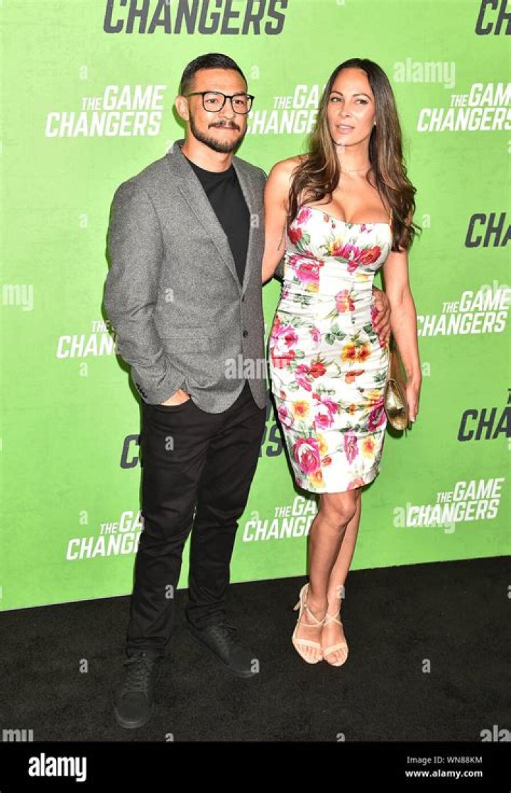 
Comparing Cub Swanson And Wife Kenda Perez Net Worth 