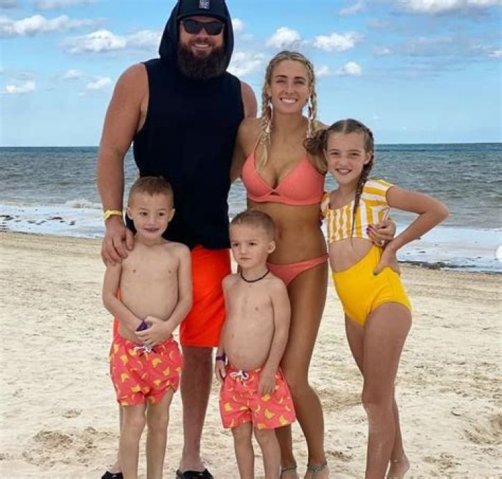 Dave Sparks is Married to Wife: Ashley Bennet Sparks. Kids.