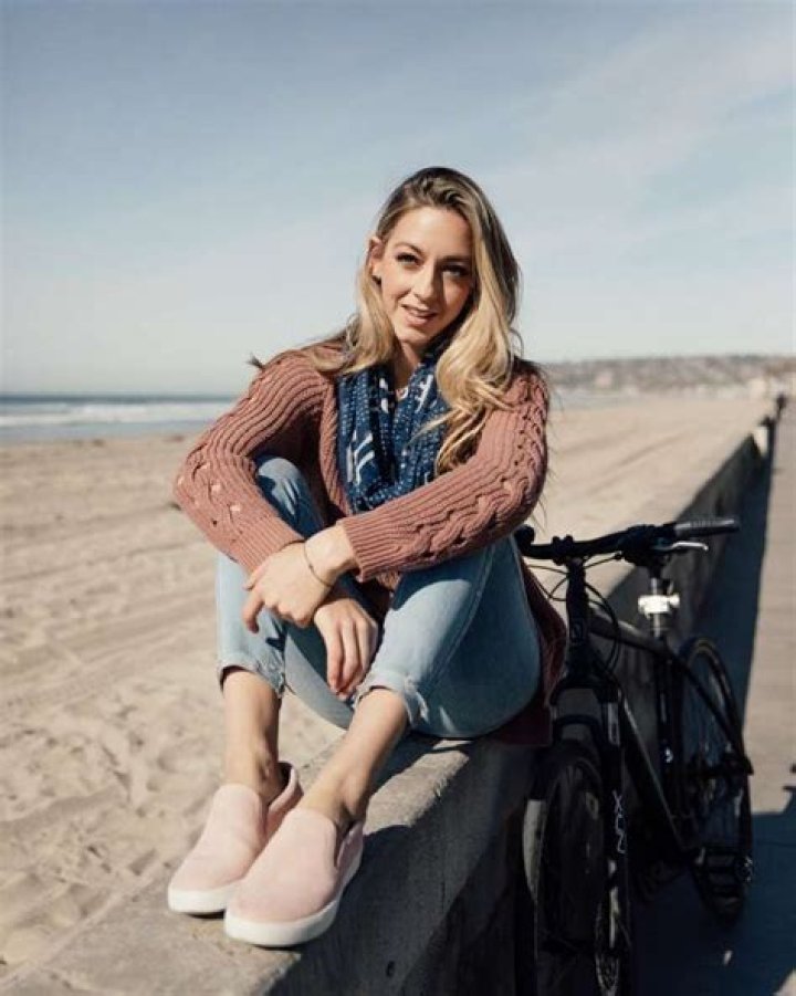 Dianna Cowern Height, Weight, Net Worth, Age, Birthday, Wikipedia, Who, Instagram, Biography