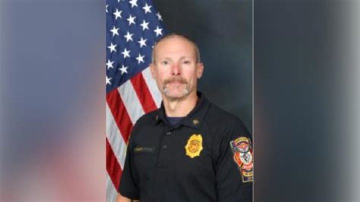 
Don Sweazy Omaha Firefighter Drowned In Hawaii During Vacation, Death and Obituary 