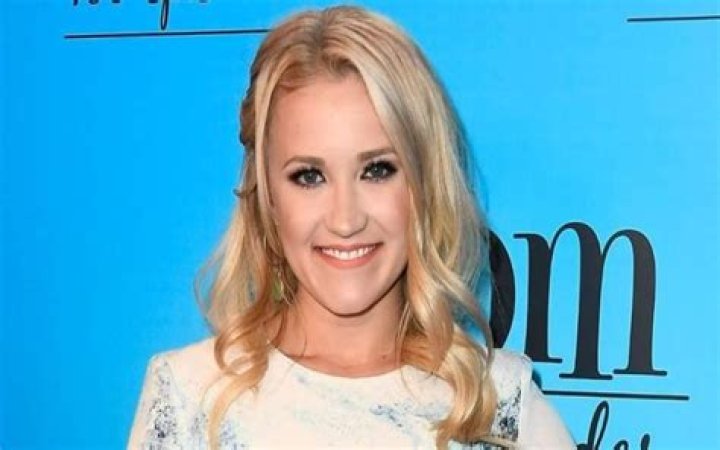 Emily Osment Height, Weight, Net Worth, Age, Birthday, Wikipedia, Who, Nationality, Biography