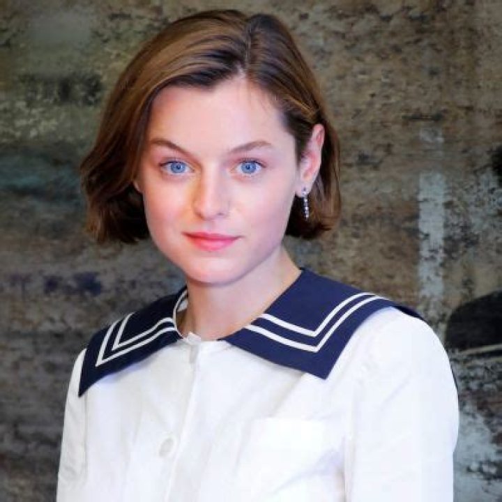 Emma Corrin Weight Loss And Health Update | Before And After Photo