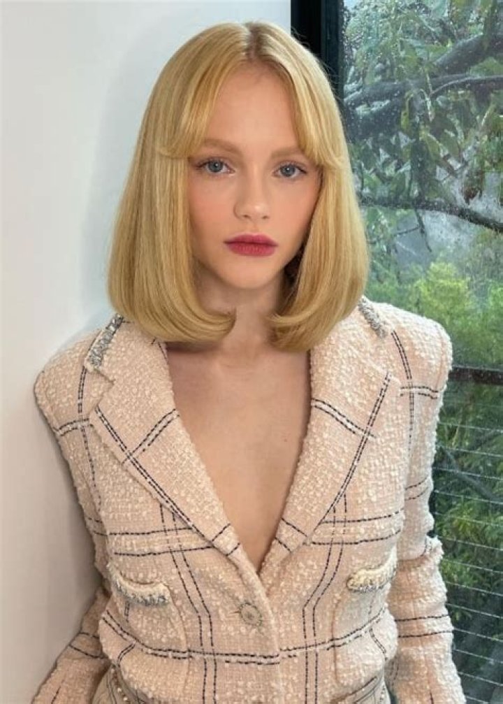 Emma Laird Height, Weight, Net Worth, Age, Birthday, Wikipedia, Who, Nationality, Biography