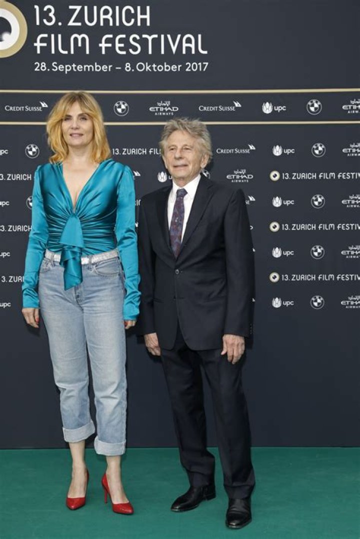 
Emmanuelle Height, Weight, Net Worth, Age, Birthday, Wikipedia, Who, Nationality, Biography 