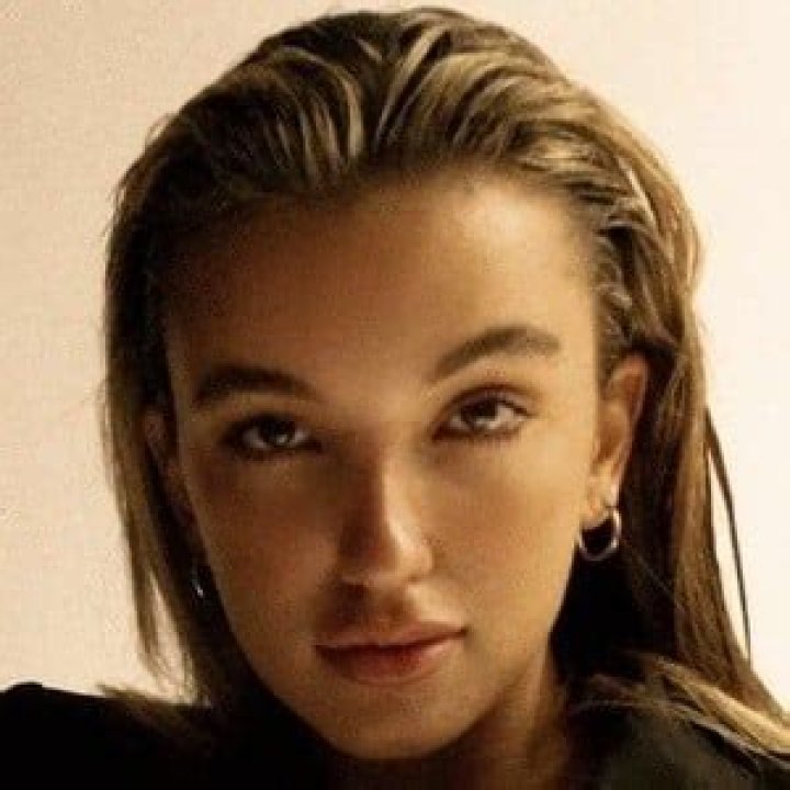 
Emmy Van Liew Height, Weight, Net Worth, Age, Birthday, Wikipedia, Who, Nationality, Biography 