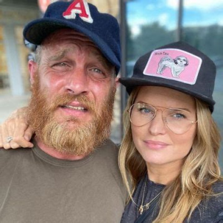 
Ethan Embry Remarried Sunny Mabrey After Realizing His Mistake 