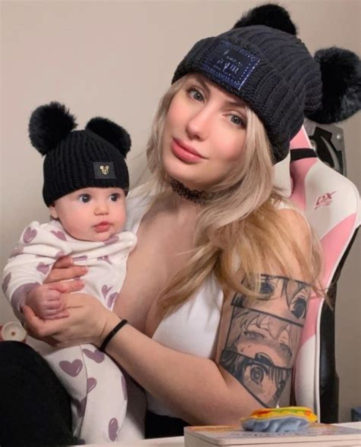 H2o Delirious is not Married to Wife. Dating Girlfriend: Liz Kats. Kids.