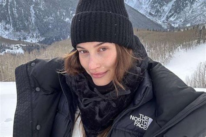 
Hailey Bieber Shares Holiday Photos from Wintry Colorado Getaway with Husband Justin and ‘Best Friends’ 
