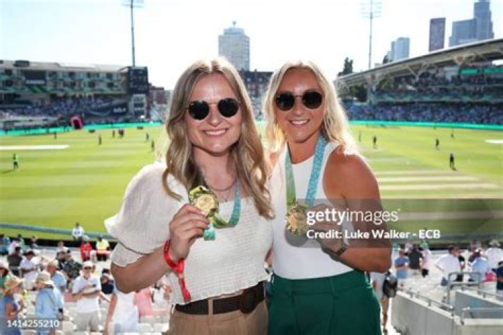 
Hollie Pearne-Webb’s Partner And Family Cheering For Her As Her Field Hockey Gets Gold In Commonwealth 