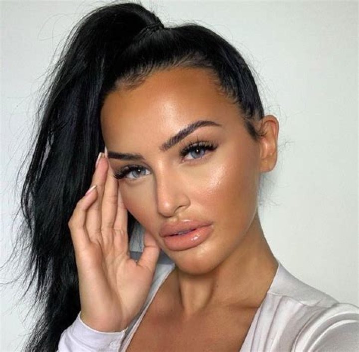 
Holly Boon Height, Weight, Net Worth, Age, Birthday, Wikipedia, Who, Nationality, Biography 