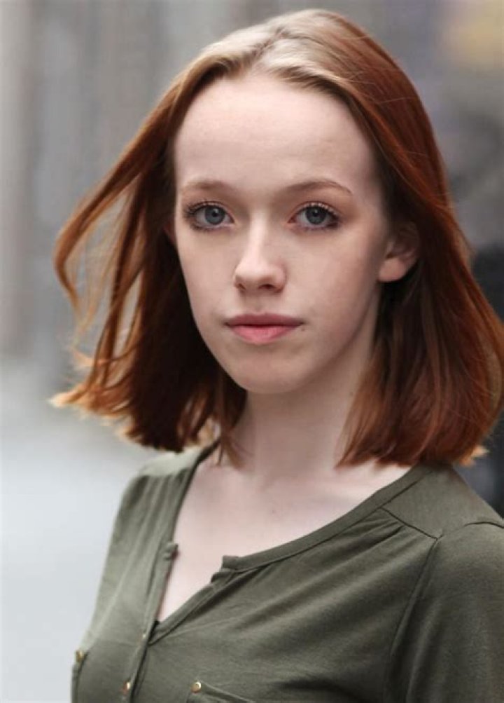 
How old is Amybeth McNulty? Age, Teeth, Height, Parents, Dating 
