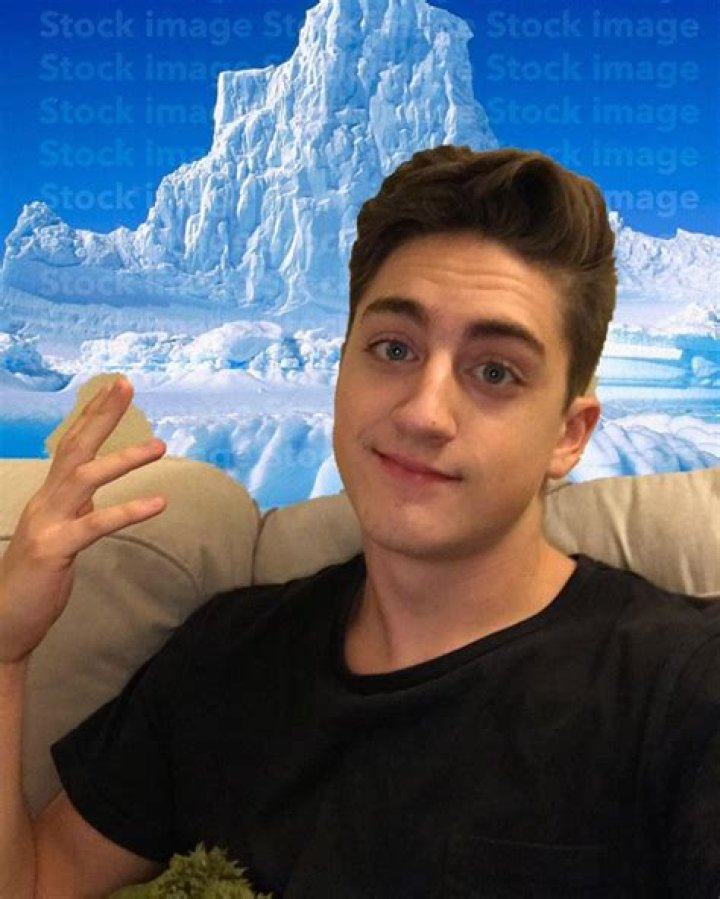 
How old is Danny Gonzalez? Wife, Age, Net Worth. Married? 