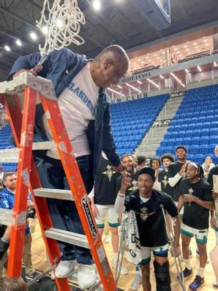 
How Old Is Terrion Murdix? Everything To Know About The Texas A&M Basketball Player 