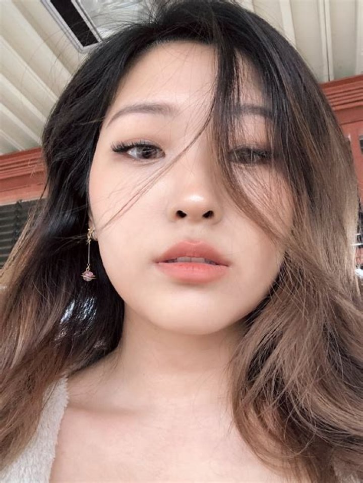 Hyoon – Aikuros Height, Age, Boyfriend, Biography, Wiki, Net Worth