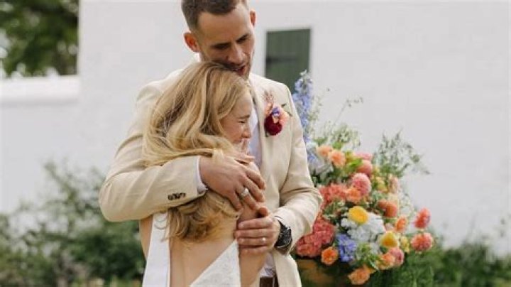 
Is Alex Hales Dating Anyone or Married? Relationship And Net Worth 