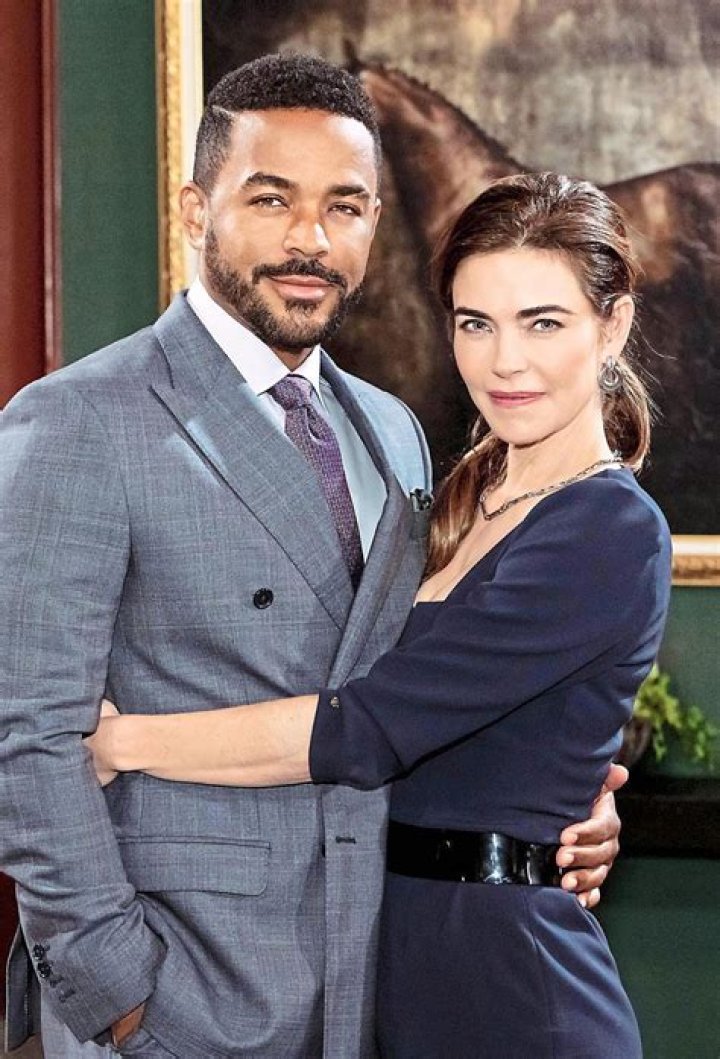 Is Amelia Draper Pregnant? The Reporter’s Love Life