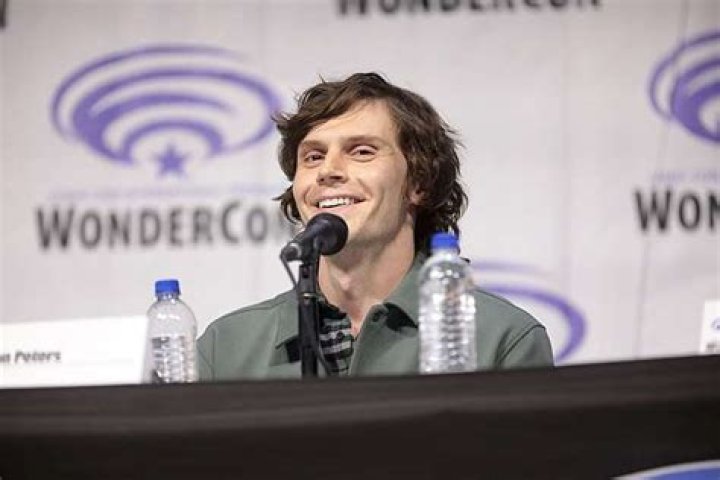 Is Evan Peters Gay Or Bi? Truth Behind His Sexuality