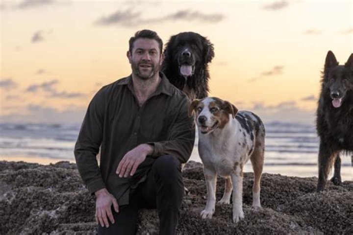 Is Lee Asher Gay? Know More About Him!