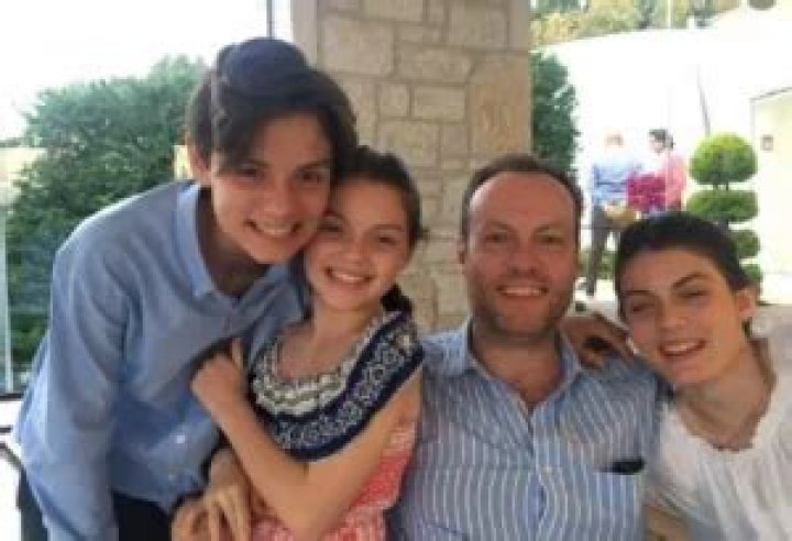 Is Louis Partridge Embarrassed Of Enola Holmes? Age Girlfriend & Instagram