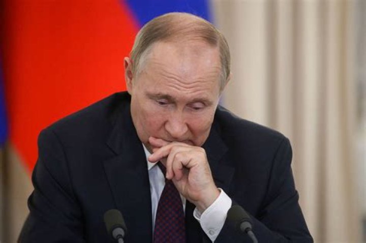 
Is Putin Sick and Retiring? Puffy Face & Distance From His Employees Raises Questions Among People 