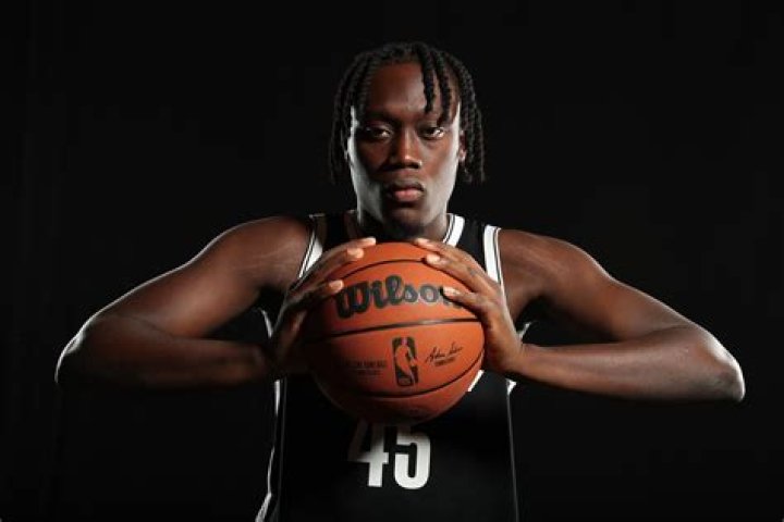 
Is Sekou Doumbouya Married to Wife? Or Dating Girlfriend? 