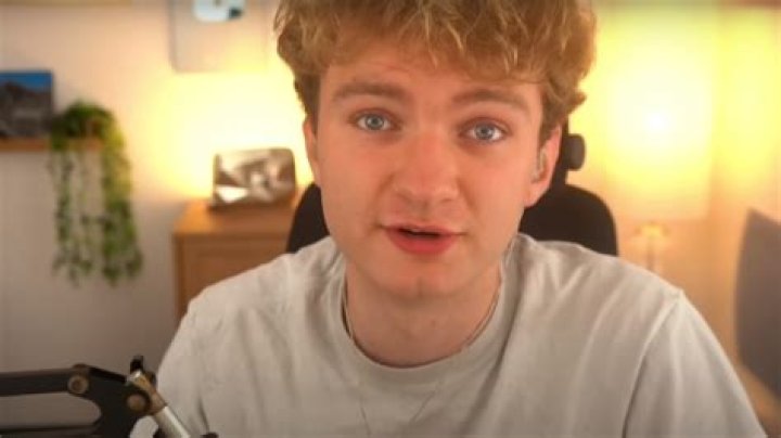 
Is Tommyinnit Gay? Know More About His Life! 