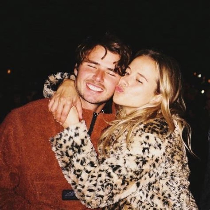 Izzie Coffey Height, Weight, Net Worth, Age, Birthday, Wikipedia, Who, Instagram, Biography