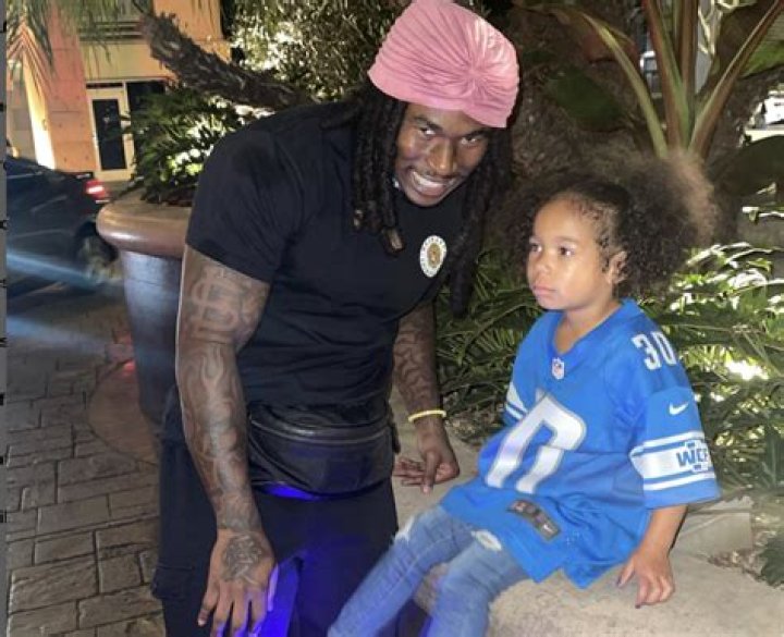 
Jamaal Williams Daughter Kyekye Looks Exactly Like Him And That Lions Jersey Fits Her Well 