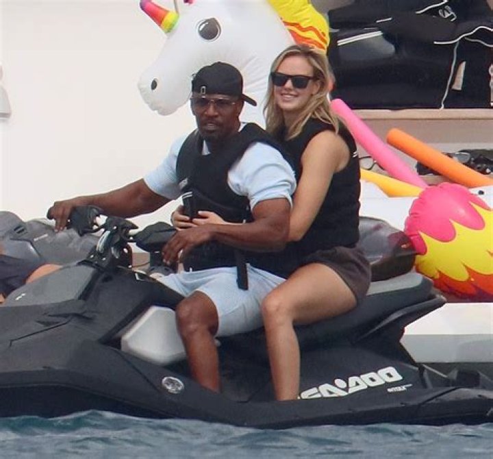 
Jamie Foxx Packs On The PDA With Mystery Woman In French Riviera 