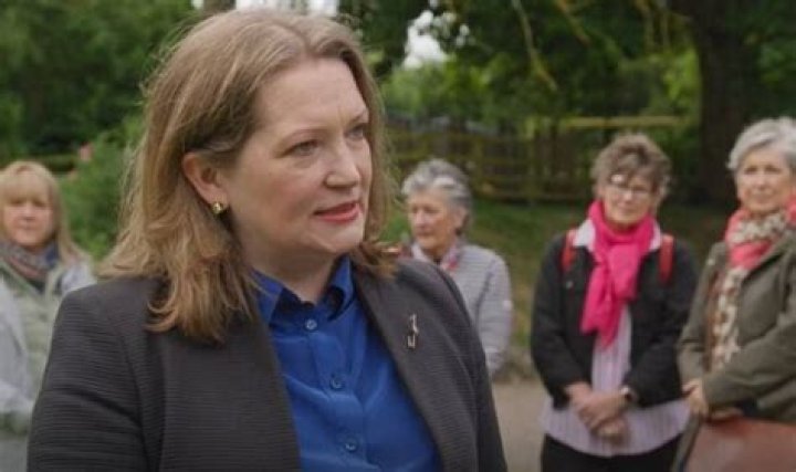 
Jewellery Expert Susan Rumfitt’s Husband, Married Life And Net Worth 