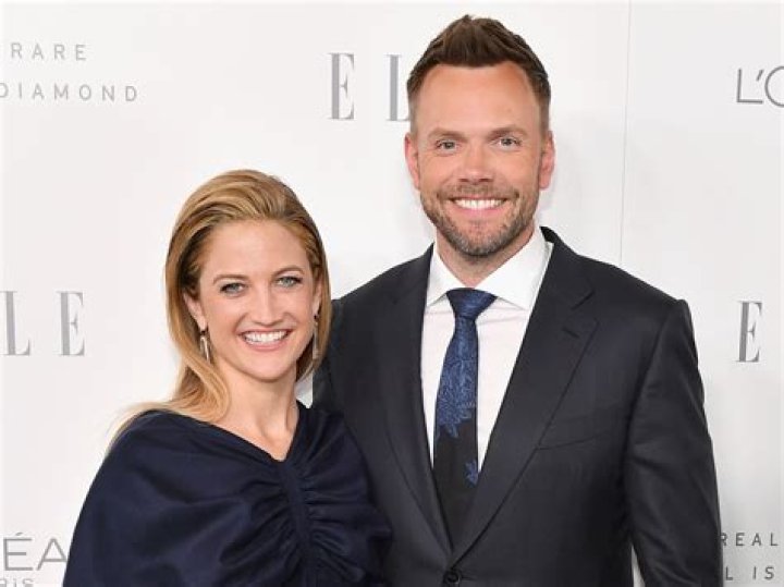 Joel McHale Height, Age, Wife, Biography, Wiki, Net Worth